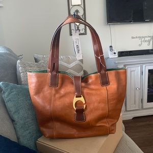 New Dooney & Bourke